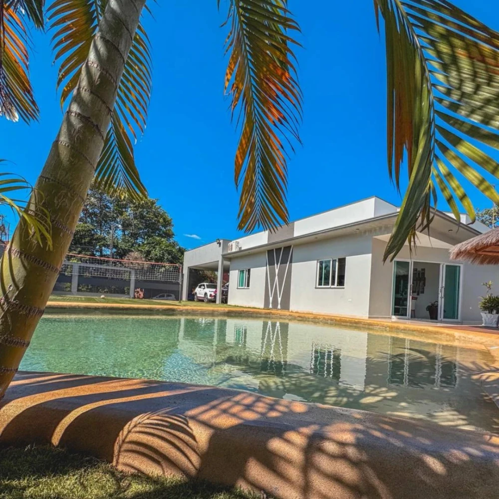 Hermosa residencia Semi amoblada - en venta – Km 8 Lado Acaray