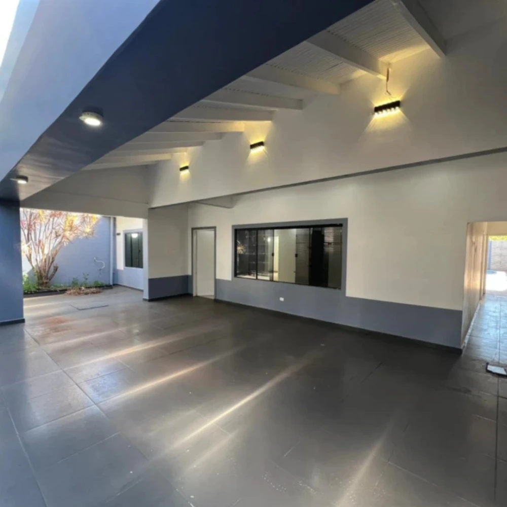 ALQUILO CASA EN BARRIO BOQUERÓN – 4 HABITACIONES CON PISCINA